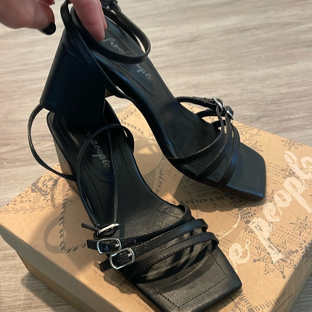 FREE PEOPLE healed sandal!